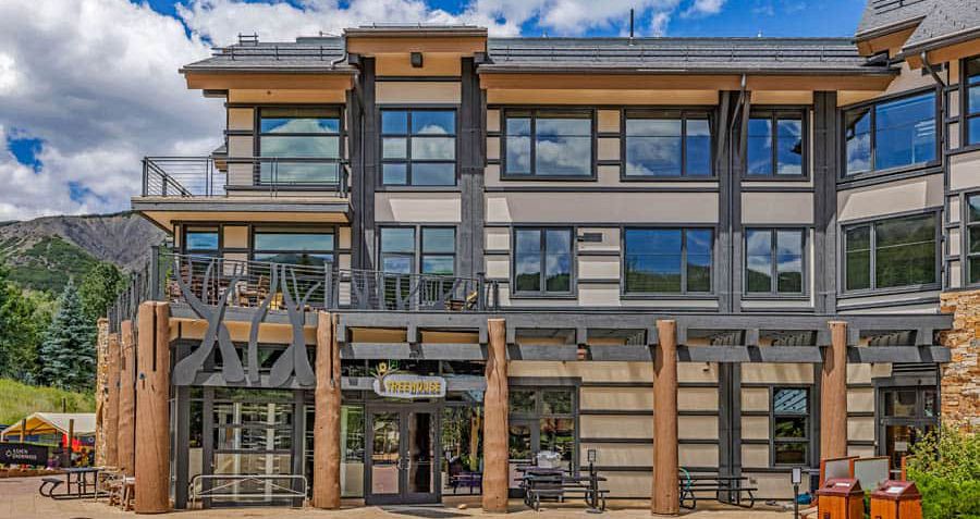 Located right next to the Treehouse Ski School. Photo: Snowmass Mountain Lodging. - image_1